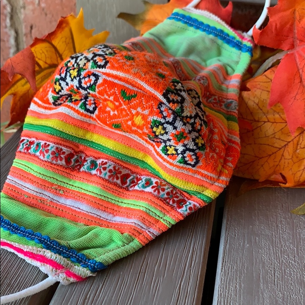 Free People Limited Edition Tapestry Face Mask - Picture 3 of 6